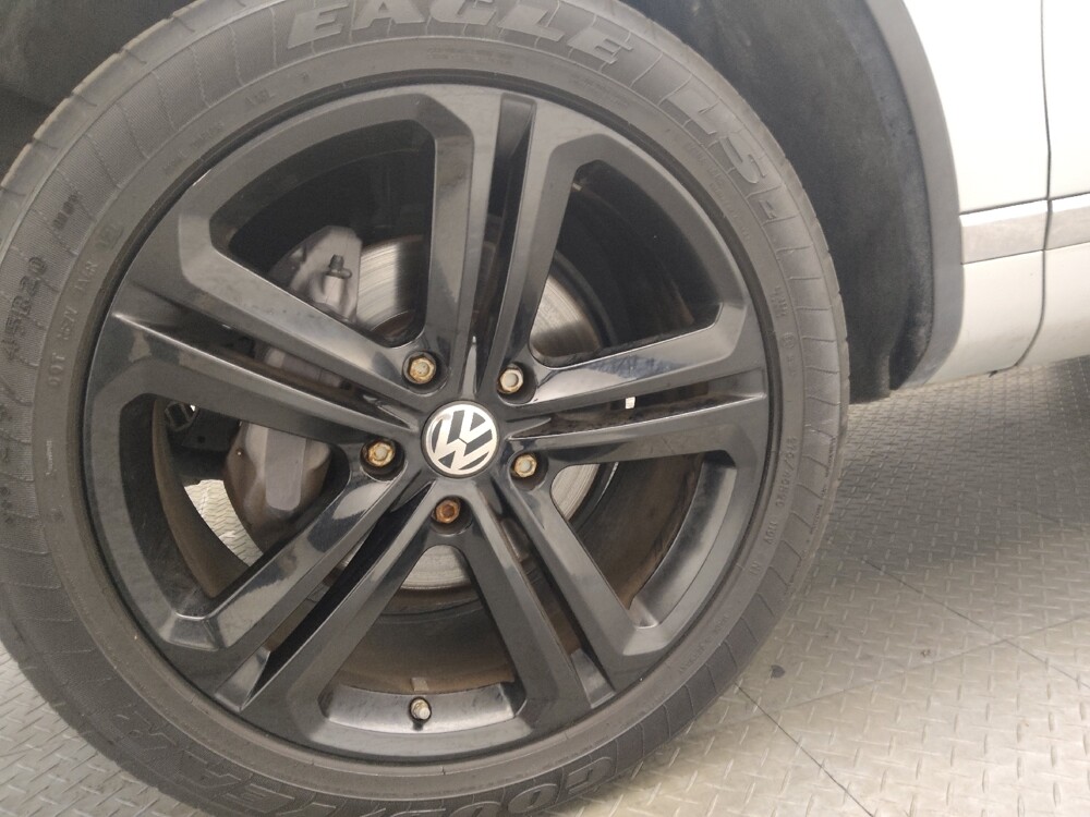 2017 Volkswagen Touareg in Gainesville, FL 32609 - 18091718 31