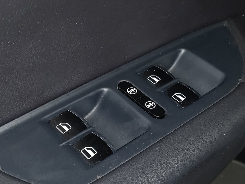 2017 Volkswagen Touareg in Gainesville, FL 32609 - 18091718 27