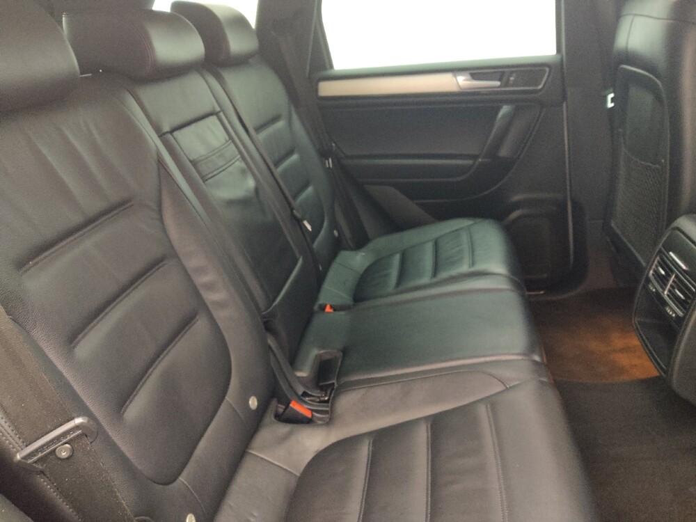 2017 Volkswagen Touareg in Gainesville, FL 32609 - 18091718 19