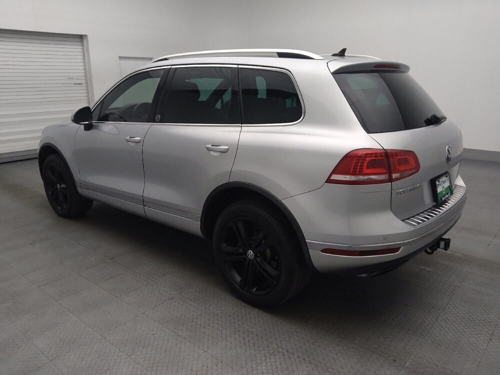 2017 Volkswagen Touareg in Gainesville, FL 32609 - 18091718 3