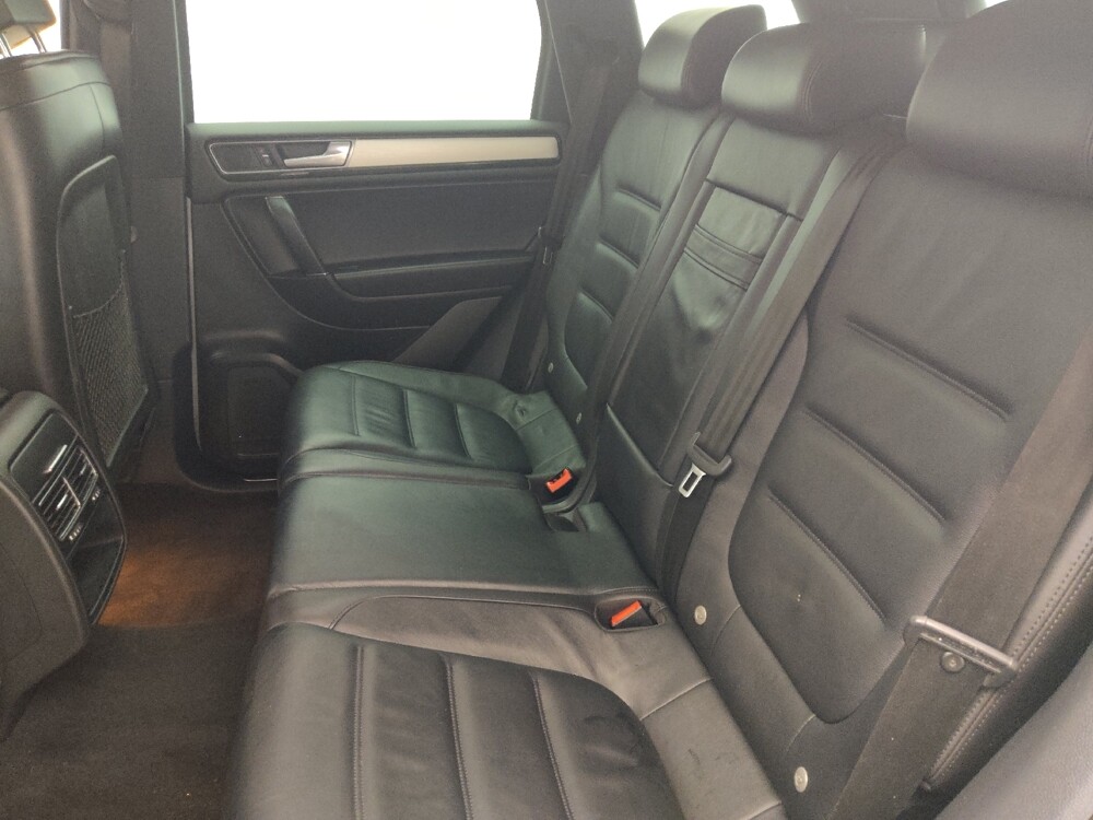 2017 Volkswagen Touareg in Gainesville, FL 32609 - 18091718 18