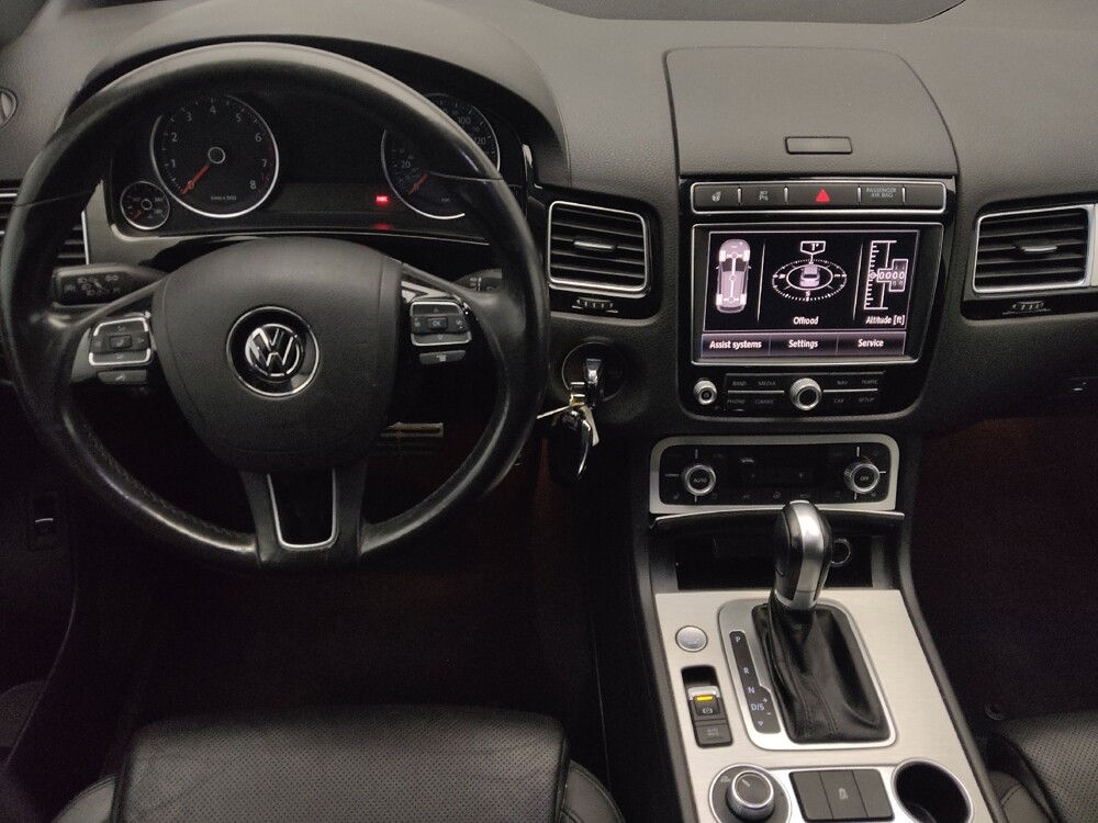 2017 Volkswagen Touareg in Gainesville, FL 32609 - 18091718 22