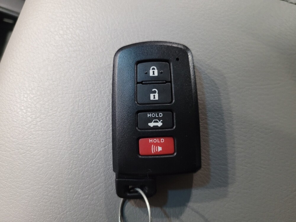 2016 Toyota Camry in Glen Burnie, MD 21061 - 18091720 32