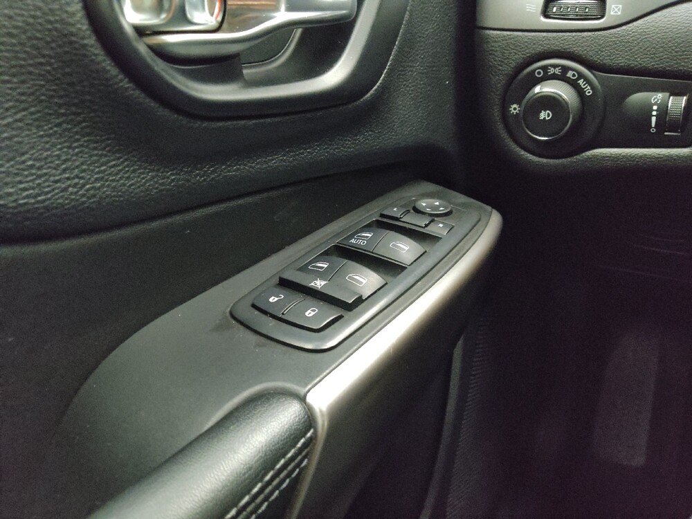 2019 Jeep Cherokee in Lombard, IL 60148 - 18091727 27