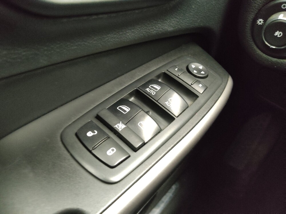 2019 Jeep Cherokee in Taylor, MI 48180 - 18091760 27