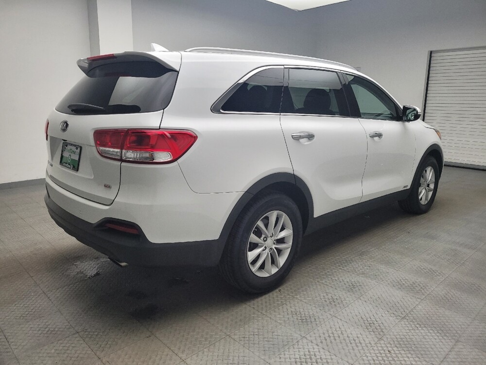2018 Kia Sorento in Eastpointe, MI 48021 - 18091770 10