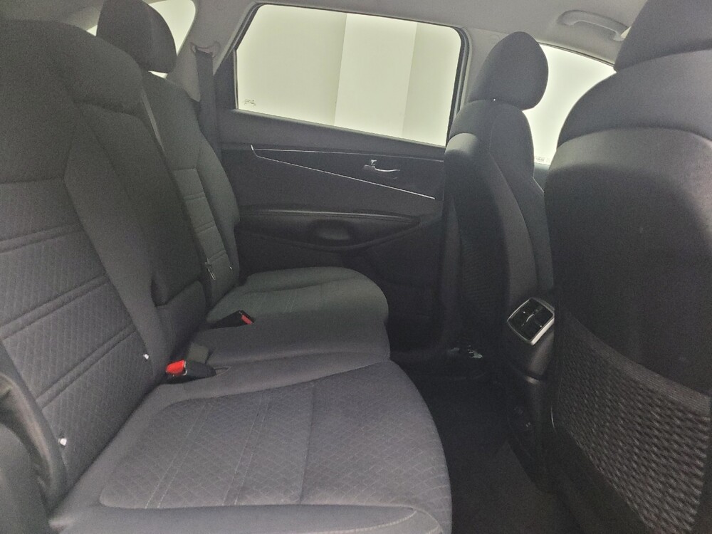 2018 Kia Sorento in Eastpointe, MI 48021 - 18091770 19