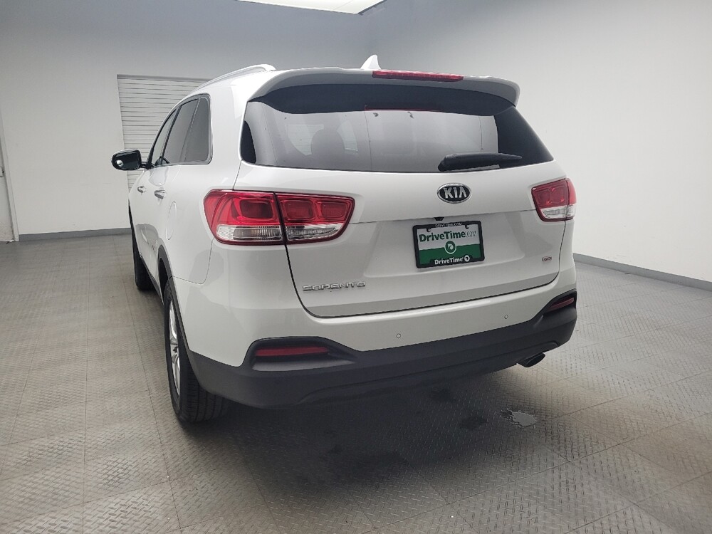 2018 Kia Sorento in Eastpointe, MI 48021 - 18091770 6