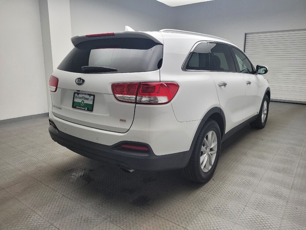 2018 Kia Sorento in Eastpointe, MI 48021 - 18091770 9