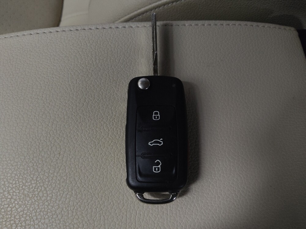 2017 Volkswagen Jetta in Morrow, GA 30260 - 18091776 32