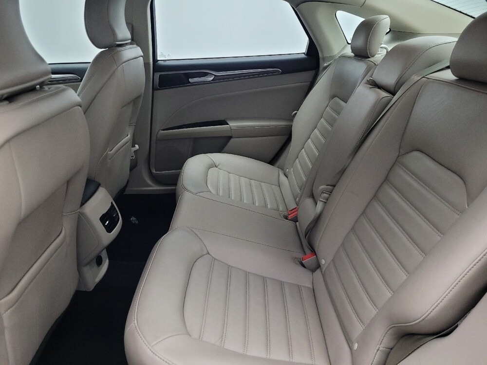 2017 Ford Fusion in Hialeah, FL 33014 - 18091792 18