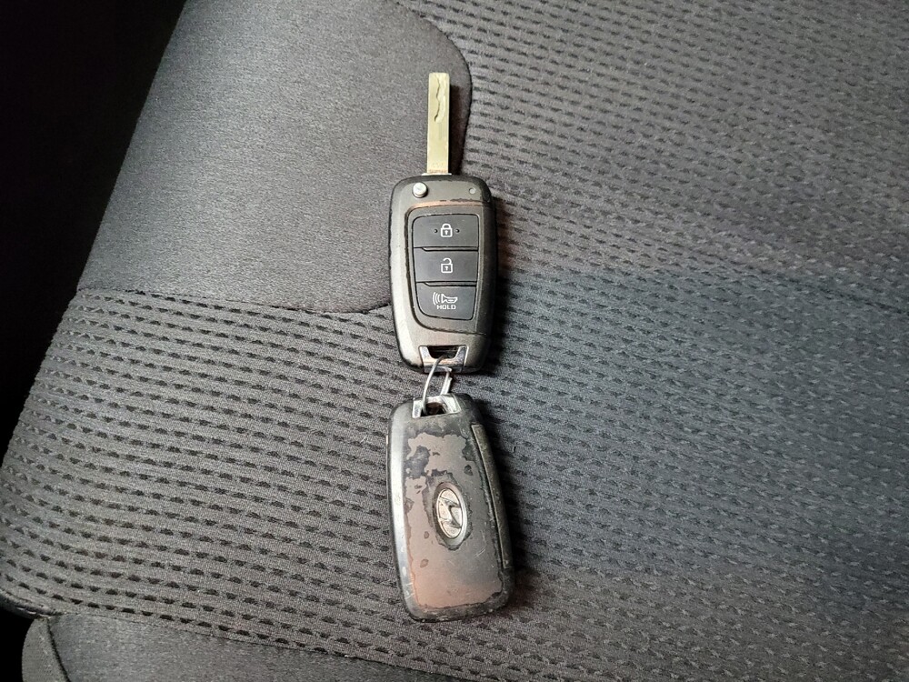 2020 Hyundai Santa Fe in Pittsburgh, PA 15236 - 18091800 32