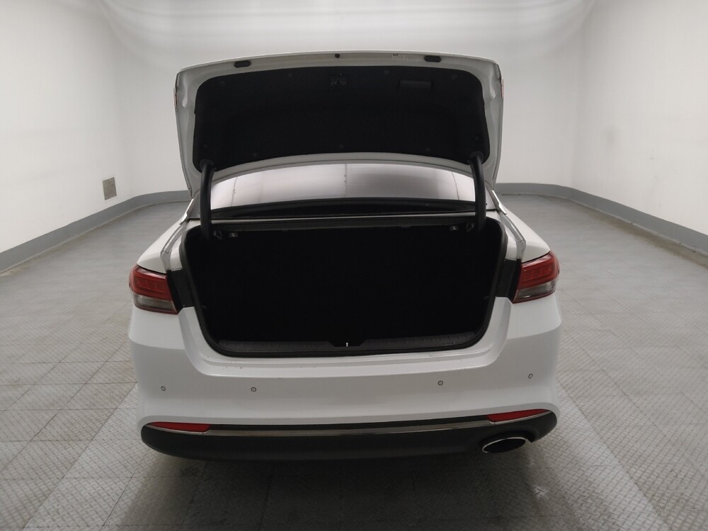 2018 Kia Optima in Lombard, IL 60148 - 18091804 29