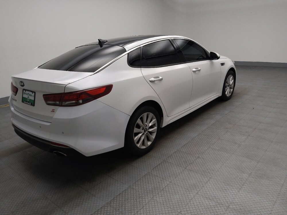 2018 Kia Optima in Lombard, IL 60148 - 18091804 10