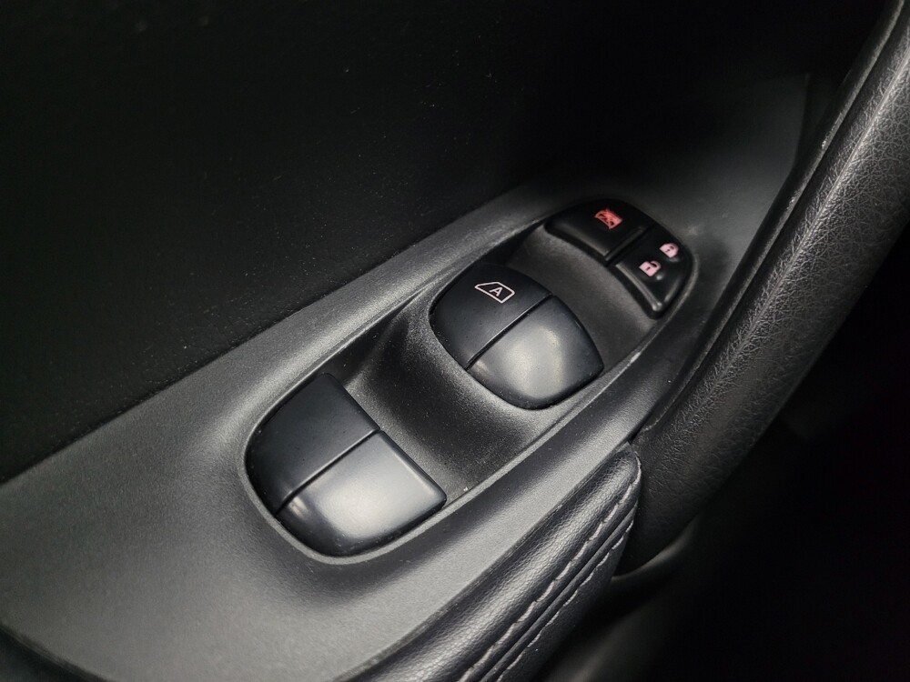 2019 Nissan Rogue Sport in Indianapolis, IN 46222 - 18091817 27