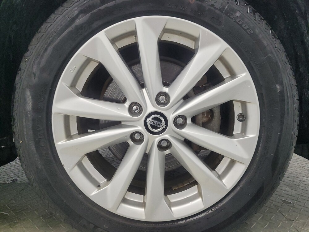 2019 Nissan Rogue Sport in Indianapolis, IN 46222 - 18091817 31