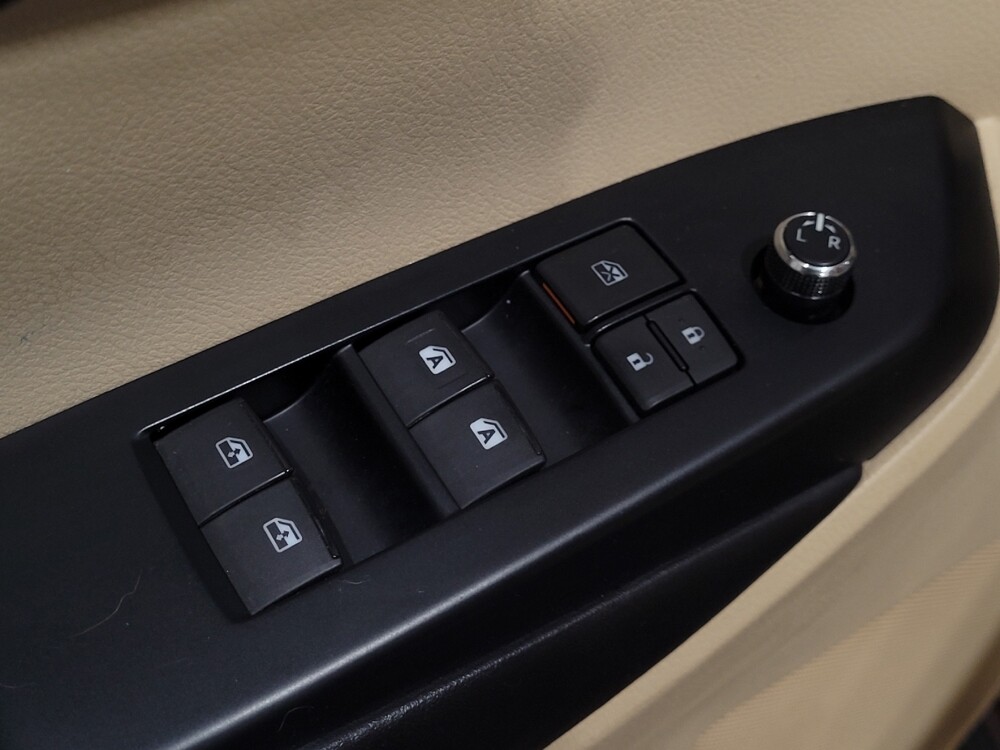 2018 Toyota Highlander in New Castle, DE 19720 - 18091881 27