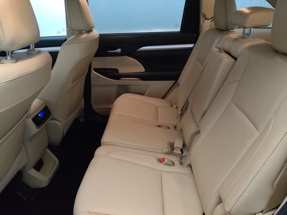 2018 Toyota Highlander in New Castle, DE 19720 - 18091881 18