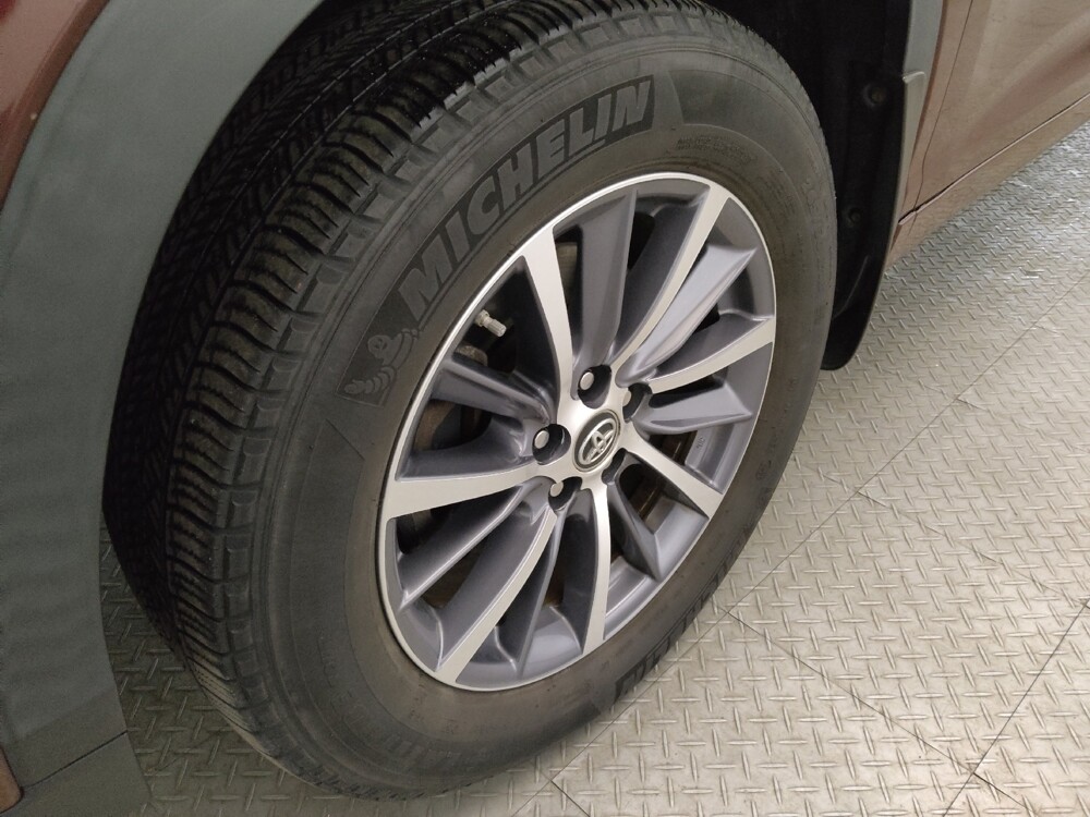 2018 Toyota Highlander in New Castle, DE 19720 - 18091881 31