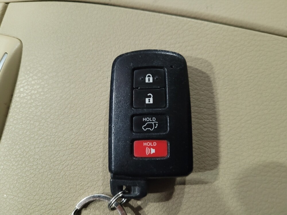 2018 Toyota Highlander in New Castle, DE 19720 - 18091881 32