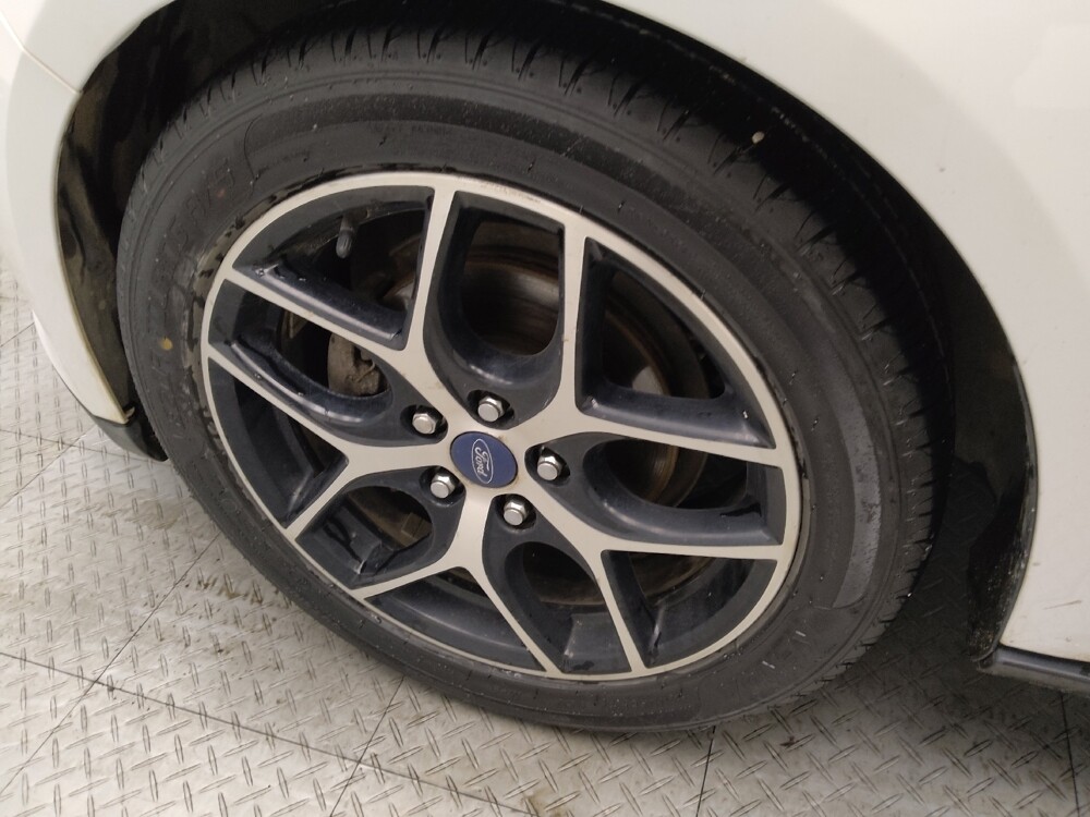 2017 Ford Focus in St. Louis, MO 63136 - 18091892 31