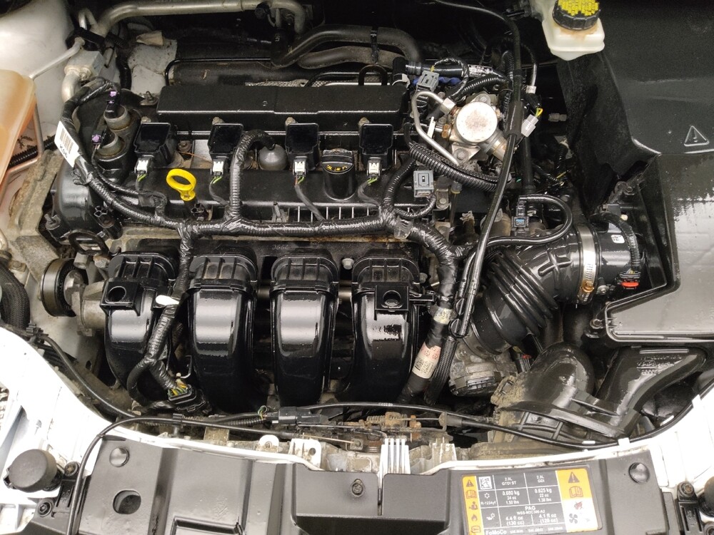 2017 Ford Focus in St. Louis, MO 63136 - 18091892 30