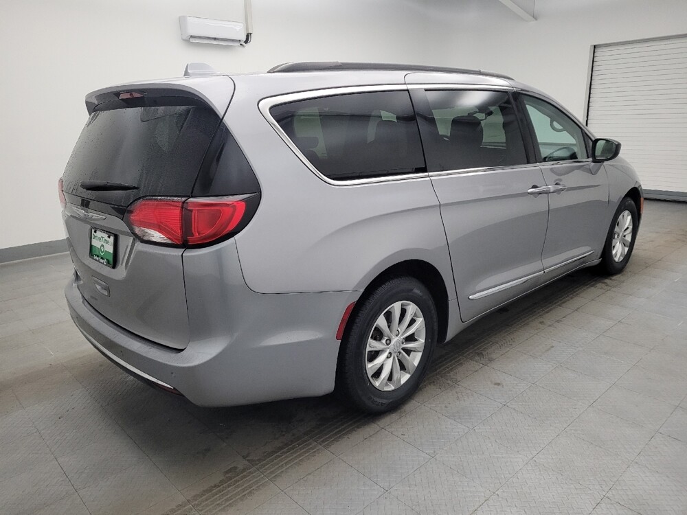 2017 Chrysler Pacifica in Miamisburg, OH 45342 - 18091893 10