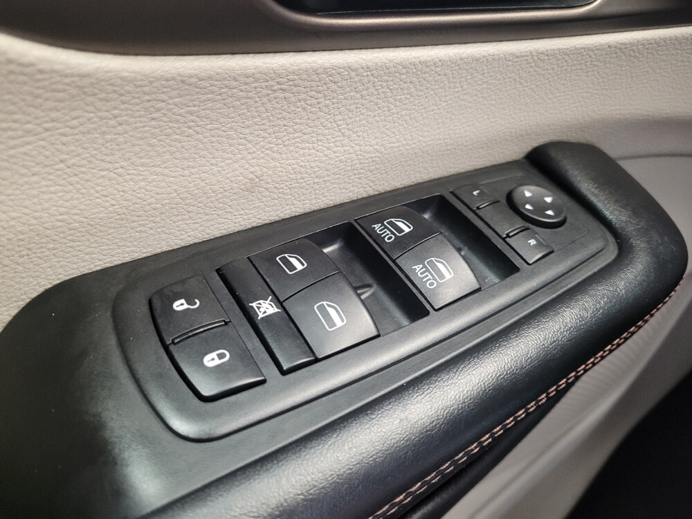 2017 Chrysler Pacifica in Miamisburg, OH 45342 - 18091893 27