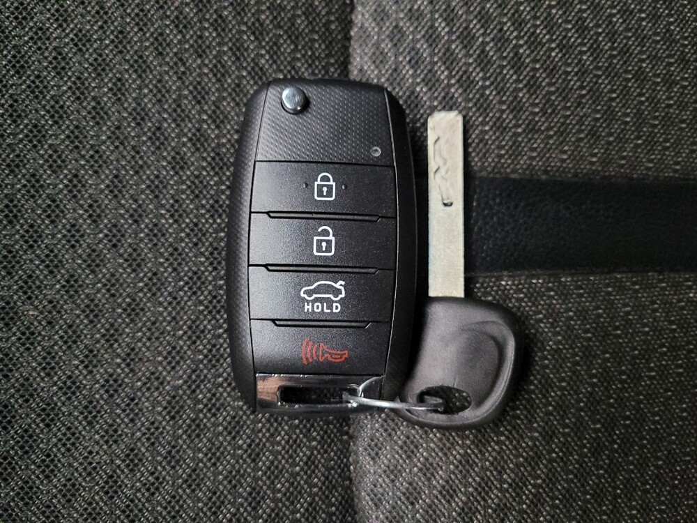 2018 Kia Optima in Downey, CA 90241 - 18091941 32