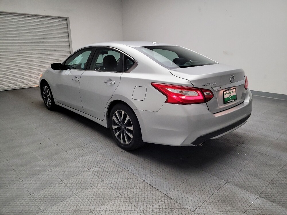 2017 Nissan Altima in Downey, CA 90241 - 18091945 5