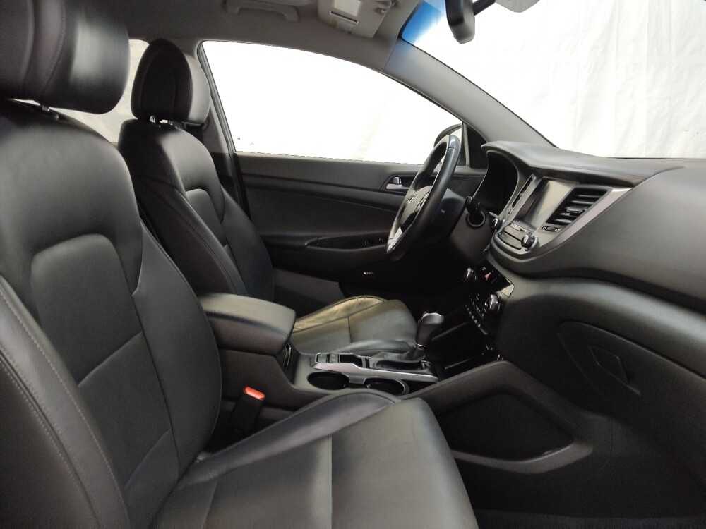 2017 Hyundai Tucson in Cincinnati, OH 45255 - 18091968 21