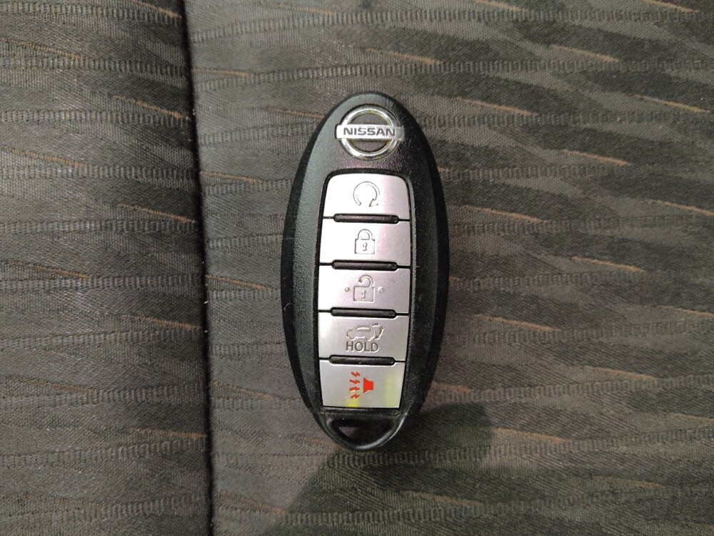 2018 Nissan Rogue in Columbus, OH 43231 - 18091980 32