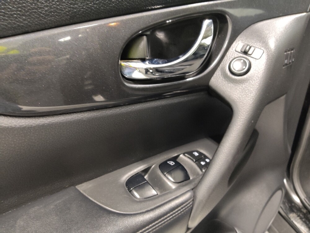 2018 Nissan Rogue in Columbus, OH 43231 - 18091980 27