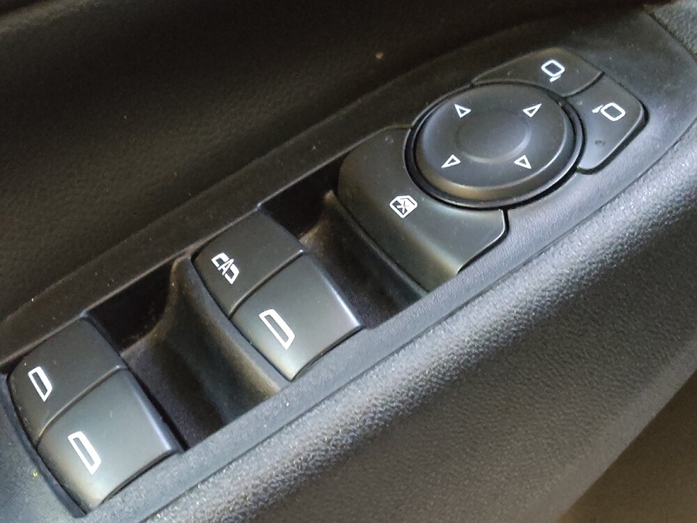 2020 Chevrolet Equinox in Fayetteville, NC 28304 - 18092028 27