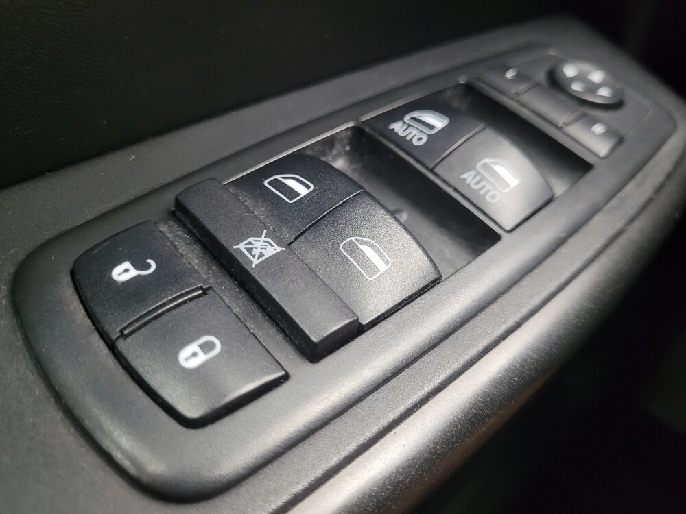 2019 Jeep Cherokee in Ft Wayne, IN 46805 - 18092029 27