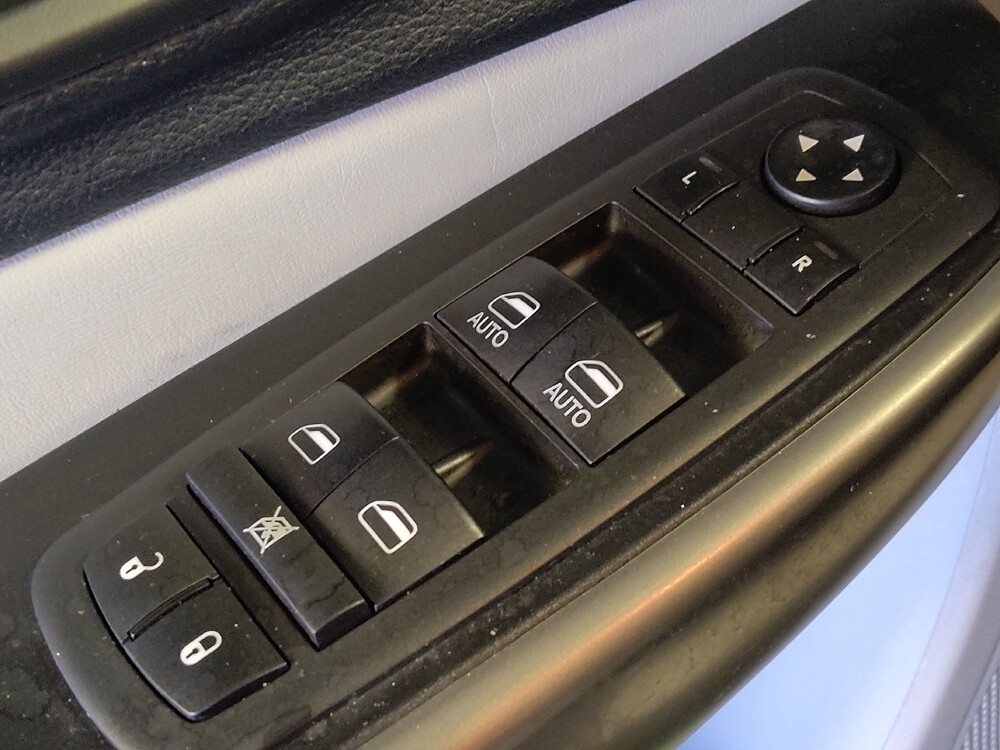 2020 Jeep Cherokee in Houston, TX 77034 - 18092038 27