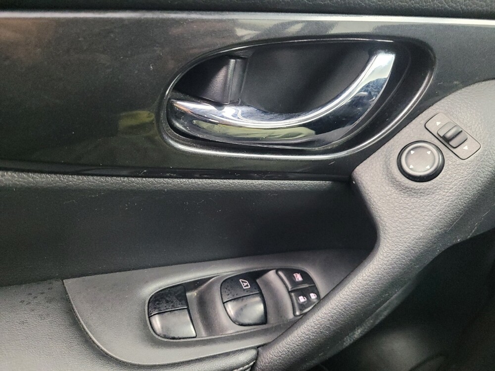 2018 Nissan Rogue in Madison, TN 37115 - 18092047 27