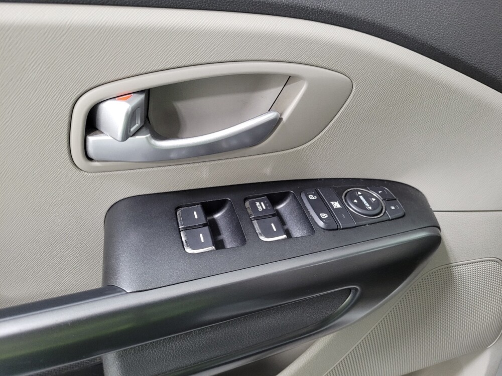 2016 Kia Sedona in Pittsburgh, PA 15236 - 18092095 27