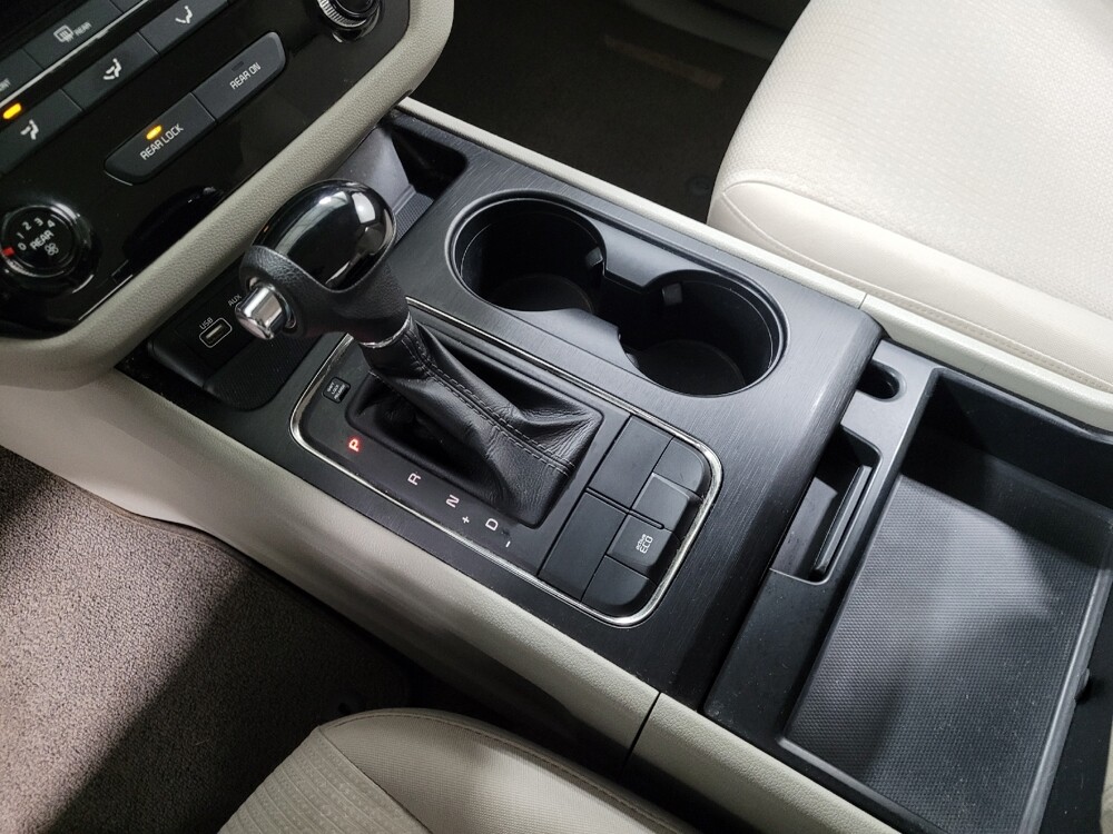 2016 Kia Sedona in Pittsburgh, PA 15236 - 18092095 26