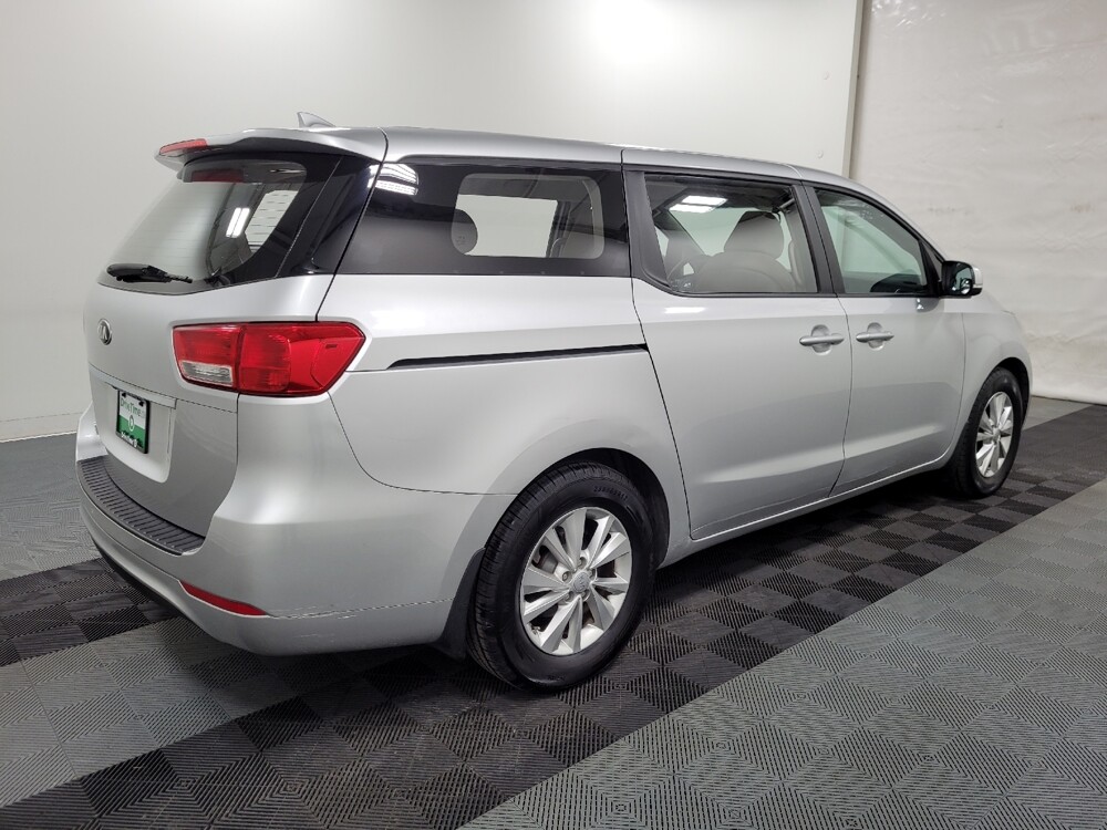 2016 Kia Sedona in Pittsburgh, PA 15236 - 18092095 10