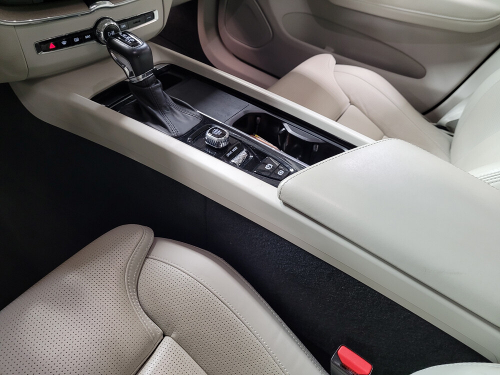 2021 Volvo XC60 in Fort Worth, TX 76116 - 18092102 26