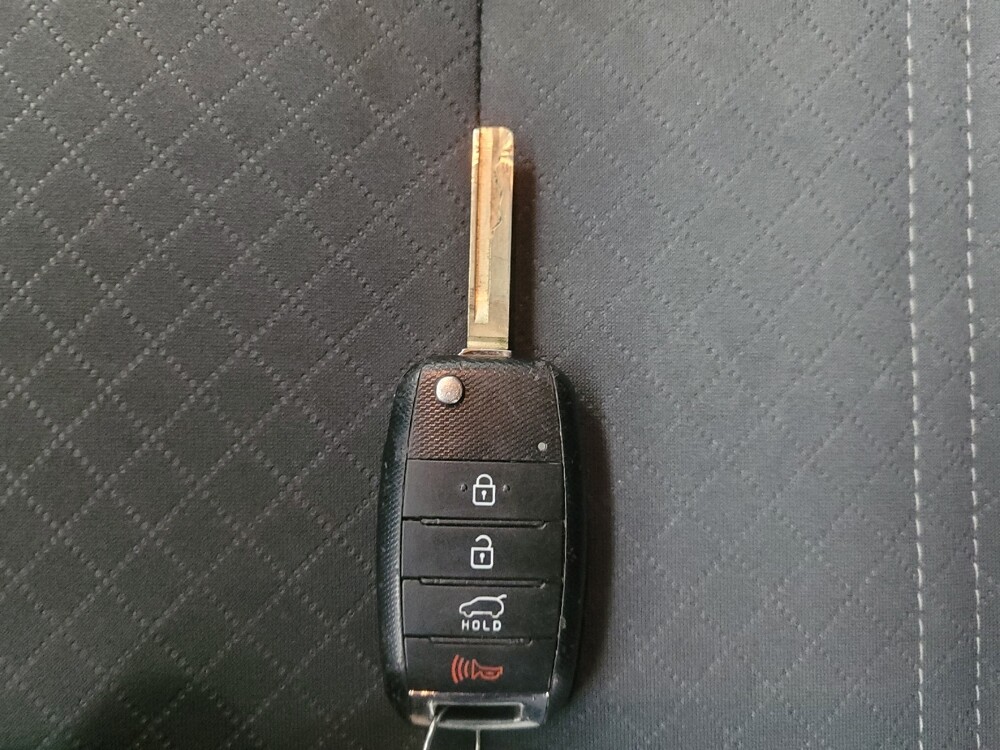 2018 Kia Sorento in Indianapolis, IN 46219 - 18092141 32