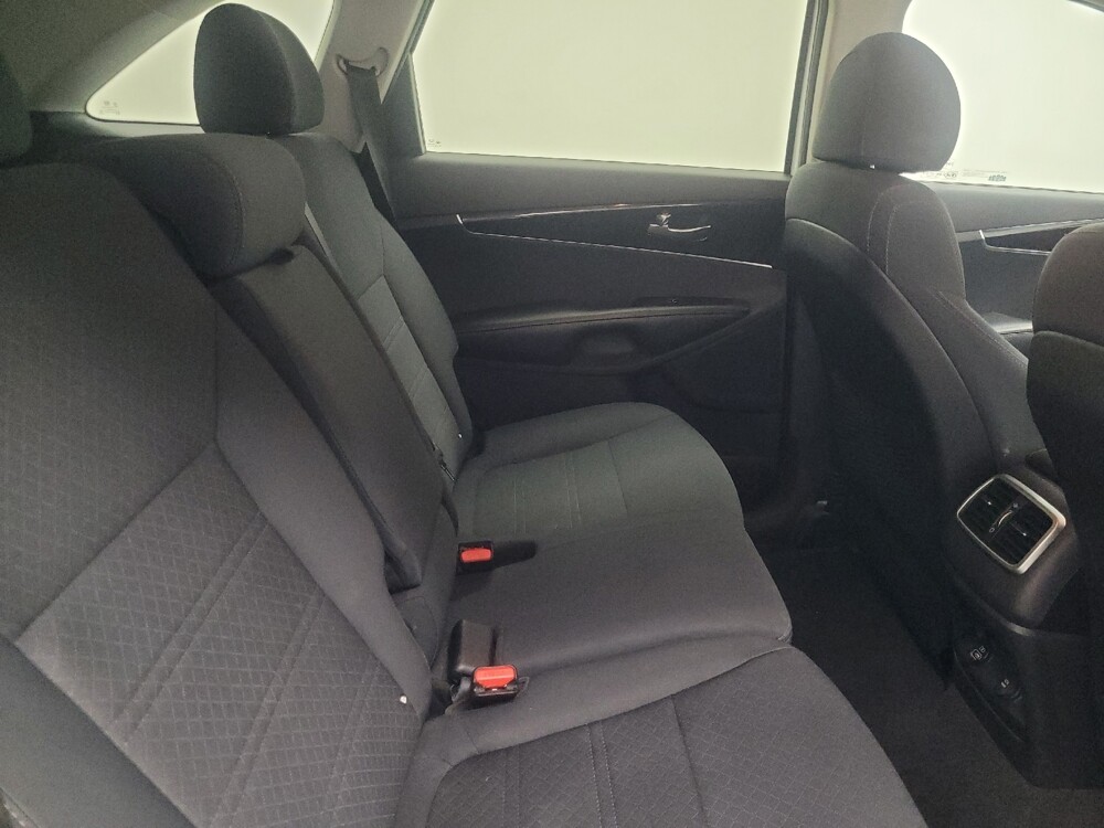 2018 Kia Sorento in Indianapolis, IN 46219 - 18092141 19
