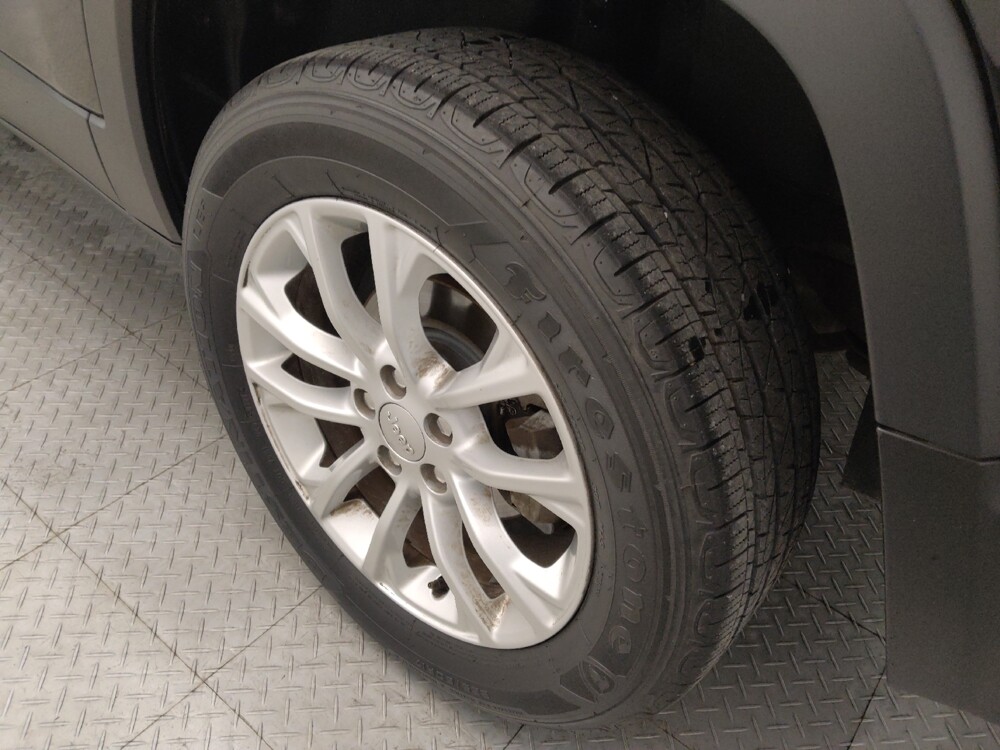 2021 Jeep Cherokee in Houston, TX 77060 - 18092177 31