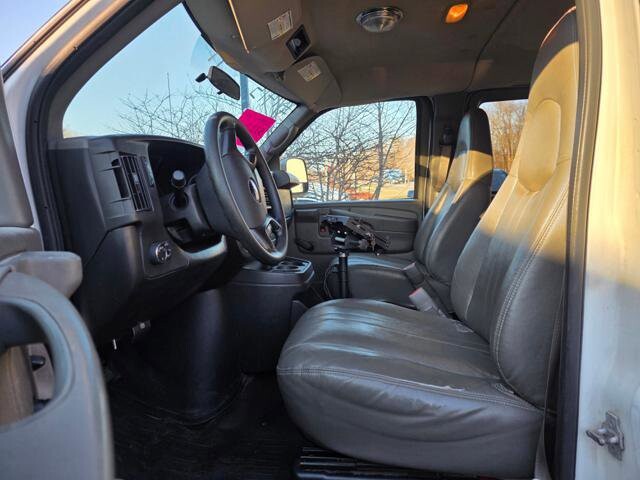 2009 GMC Savana 3500 in Blauvelt, NY 10913 - 18092189 11