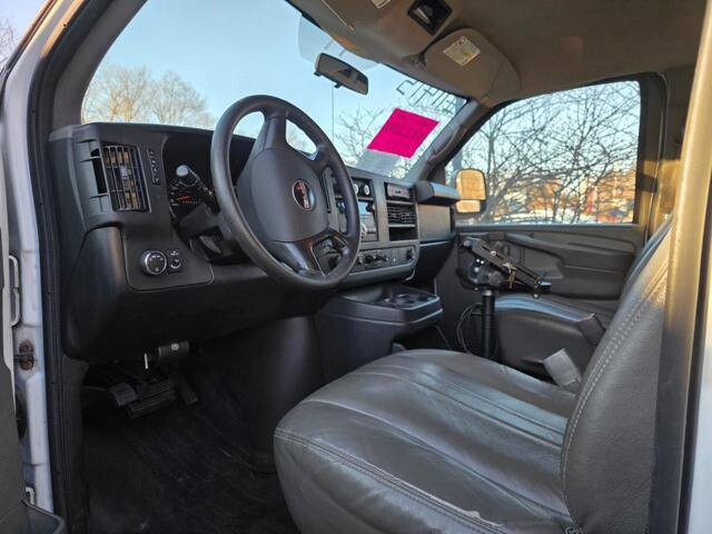 2009 GMC Savana 3500 in Blauvelt, NY 10913 - 18092189 10