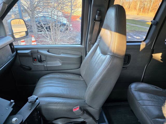 2009 GMC Savana 3500 in Blauvelt, NY 10913 - 18092189 24