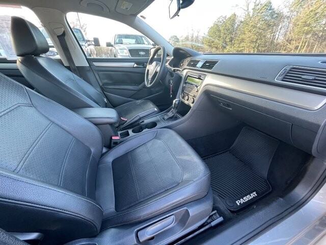 2013 Volkswagen Passat in Flowery Branch, GA 30542 - 18092237 8