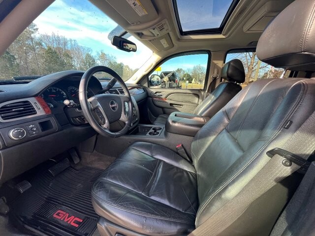 2010 GMC Yukon XL in Flowery Branch, GA 30542 - 18092241 9