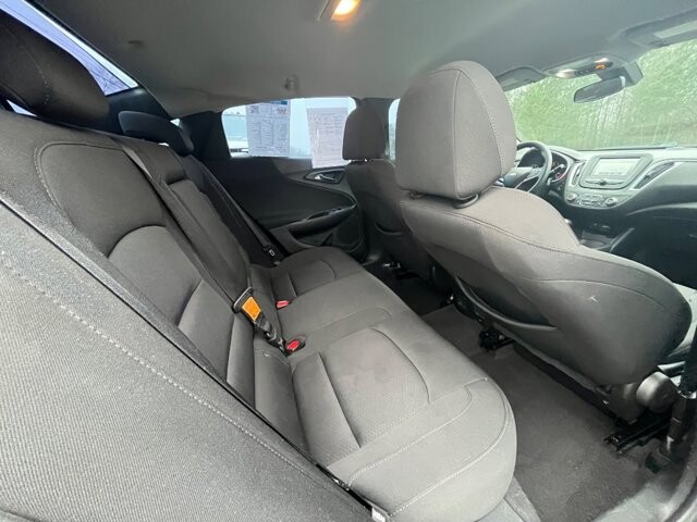 2018 Chevrolet Malibu in Flowery Branch, GA 30542 - 18092243 9